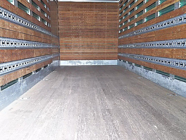 いすゞフォワードアルミバン中型（4t）[写真14]