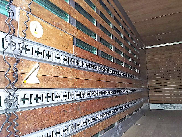 いすゞフォワードアルミバン中型（4t）[写真17]