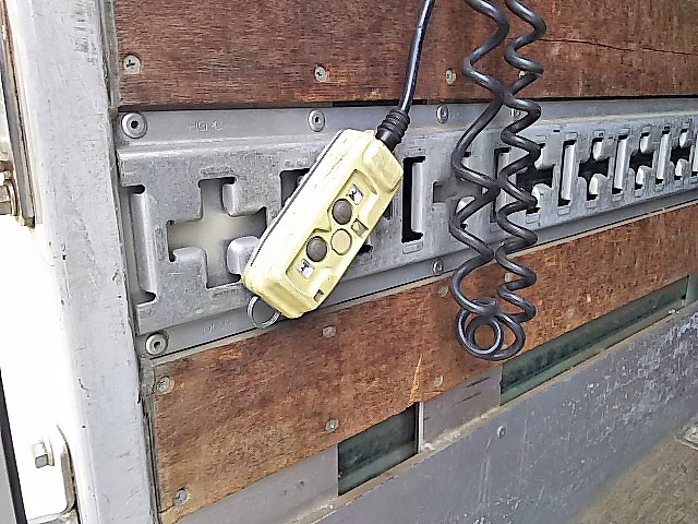 いすゞフォワードアルミバン中型（4t）[写真18]