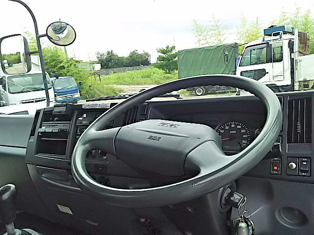 いすゞフォワードアルミバン中型（4t）[写真27]