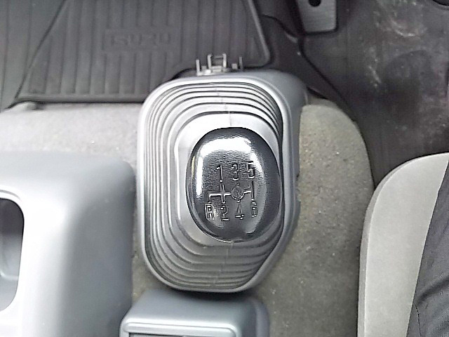 いすゞフォワードアルミバン中型（4t）[写真34]