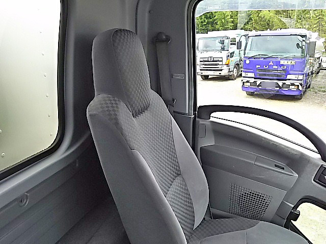 いすゞフォワードアルミバン中型（4t）[写真36]