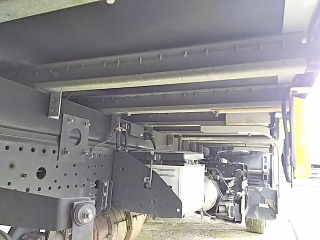 いすゞフォワードアルミバン中型（4t）[写真09]