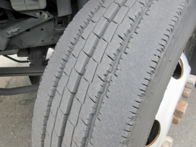 いすゞエルフ幌ウイング小型（2t・3t）[写真18]