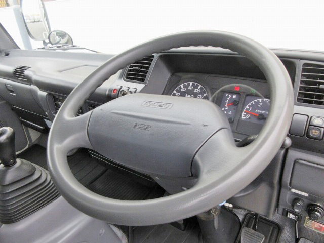 いすゞエルフ幌ウイング小型（2t・3t）[写真30]