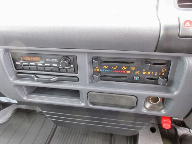 いすゞエルフ幌ウイング小型（2t・3t）[写真31]