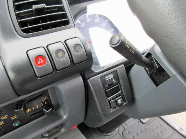 いすゞエルフ幌ウイング小型（2t・3t）[写真33]