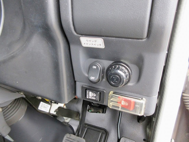 いすゞエルフ幌ウイング小型（2t・3t）[写真35]