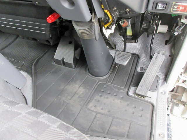 いすゞエルフ幌ウイング小型（2t・3t）[写真37]