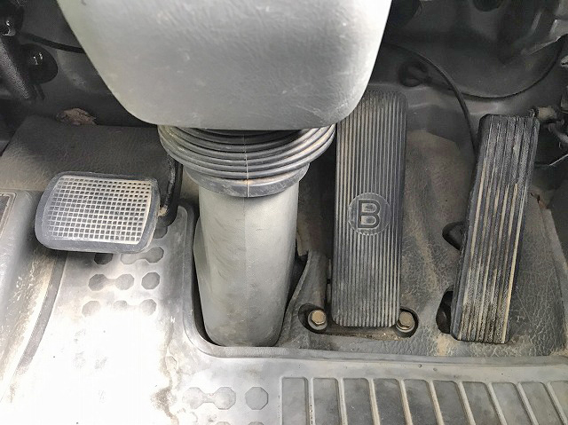 三菱ふそうファイター穴掘建柱車中型（4t）[写真35]