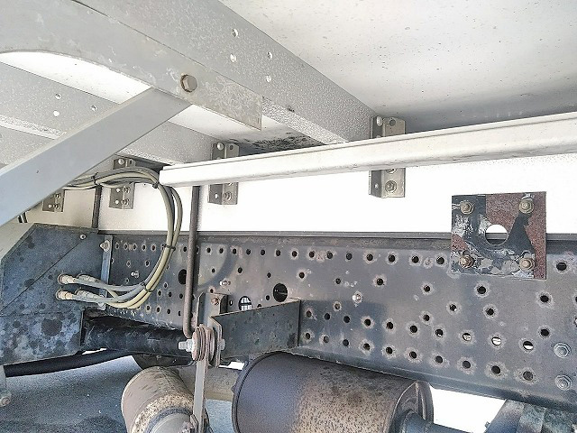 いすゞフォワードアルミウイング中型（4t）[写真20]