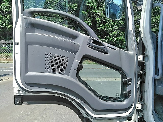 いすゞフォワードアルミウイング中型（4t）[写真28]