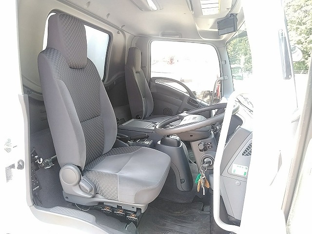 いすゞフォワードアルミウイング中型（4t）[写真30]