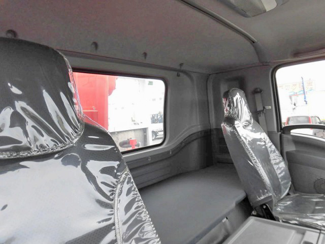 いすゞフォワードユニック4段中型（4t）[写真11]