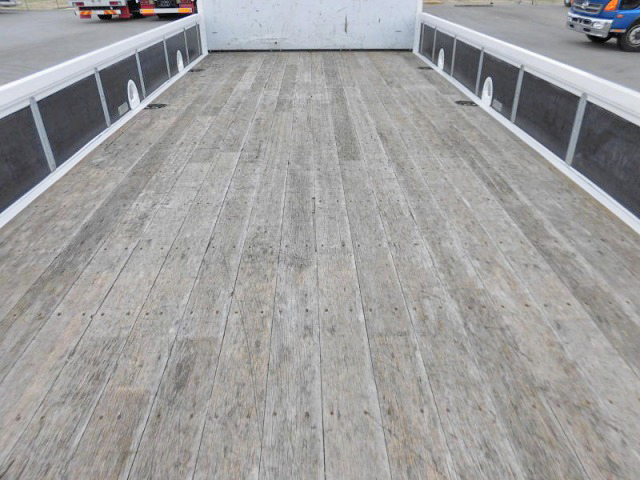 いすゞフォワードユニック4段中型（4t）[写真03]