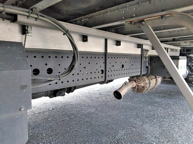 いすゞフォワードアルミウイング中型（4t）[写真12]