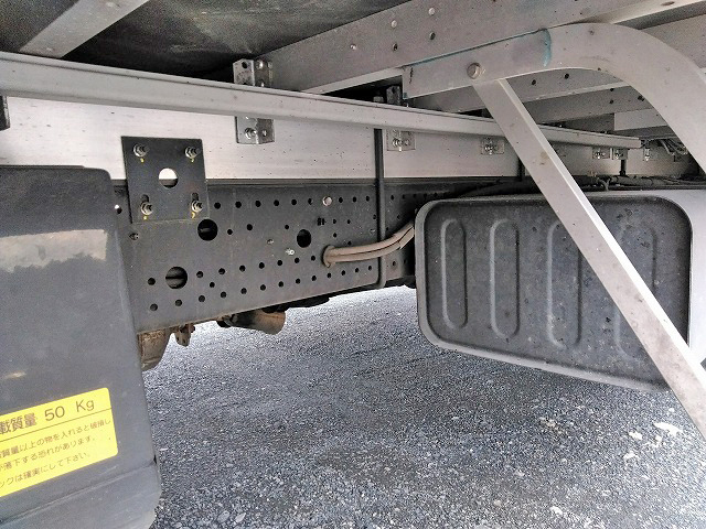 いすゞフォワードアルミウイング中型（4t）[写真13]