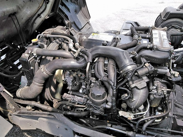 いすゞフォワードアルミウイング中型（4t）[写真14]