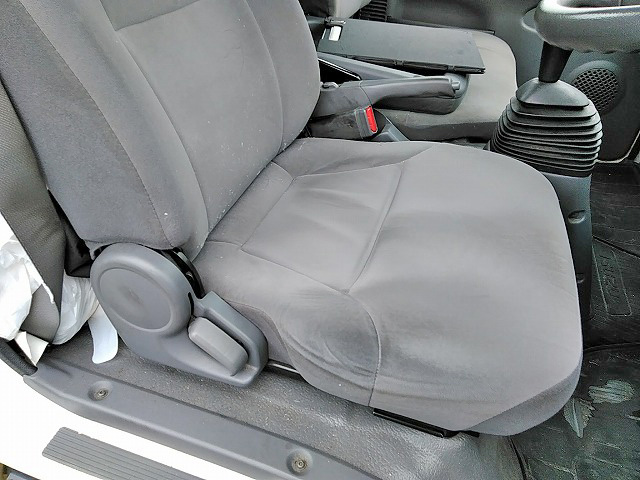 いすゞエルフ平ボディ小型（2t・3t）[写真16]