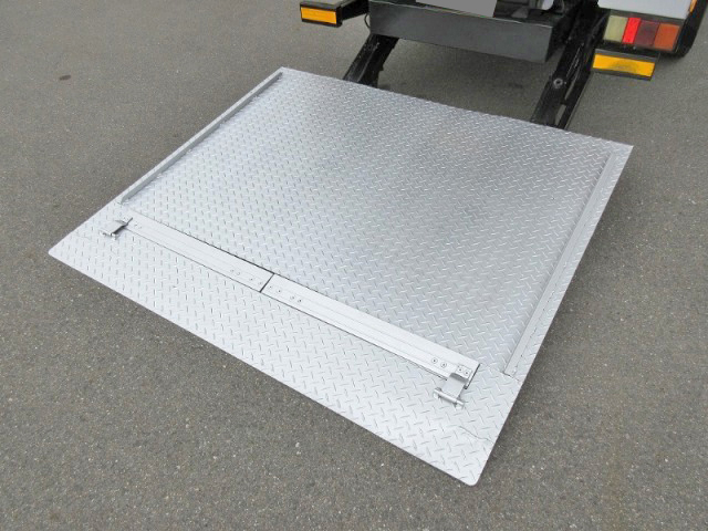 三菱ふそうキャンターアルミバン小型（2t・3t）[写真10]