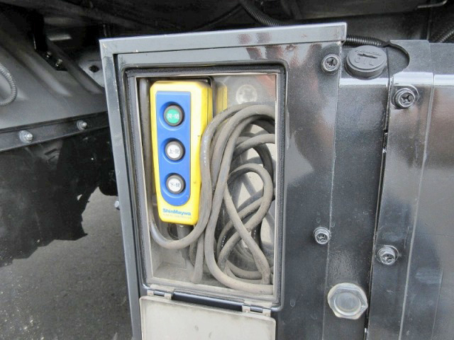 三菱ふそうキャンターアルミバン小型（2t・3t）[写真11]