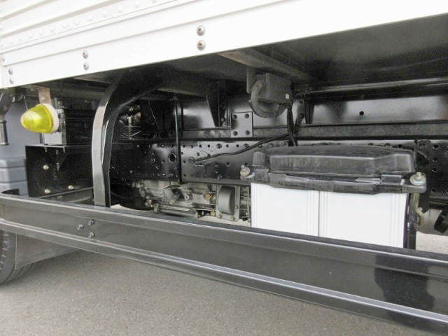 三菱ふそうキャンターアルミバン小型（2t・3t）[写真13]