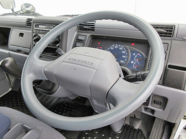 三菱ふそうキャンターアルミバン小型（2t・3t）[写真25]