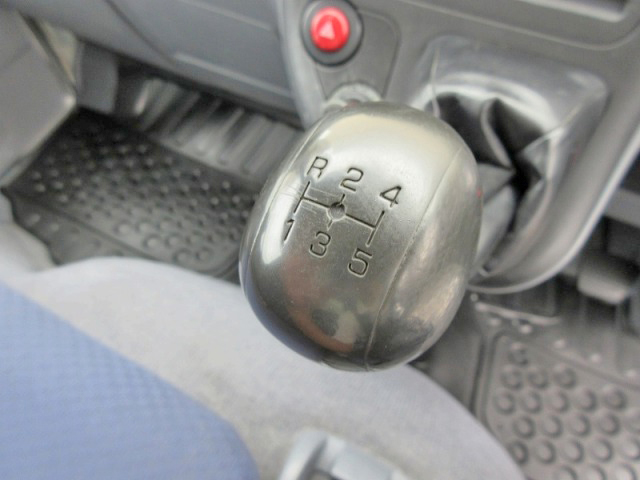 三菱ふそうキャンターアルミバン小型（2t・3t）[写真27]