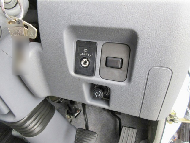 三菱ふそうキャンターアルミバン小型（2t・3t）[写真31]