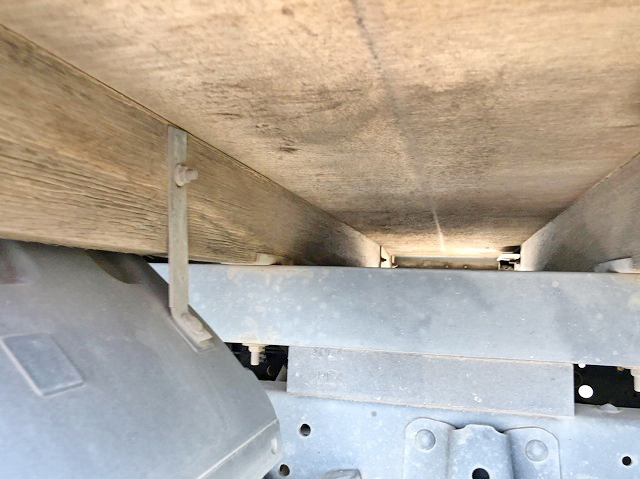 いすゞエルフユニック4段小型（2t・3t）[写真24]