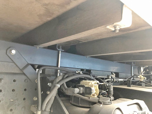 三菱ふそうキャンター平ボディ小型（2t・3t）[写真16]