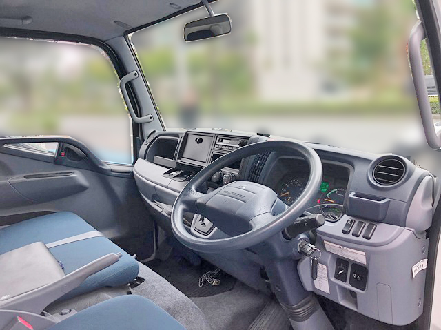 三菱ふそうキャンター平ボディ小型（2t・3t）[写真23]