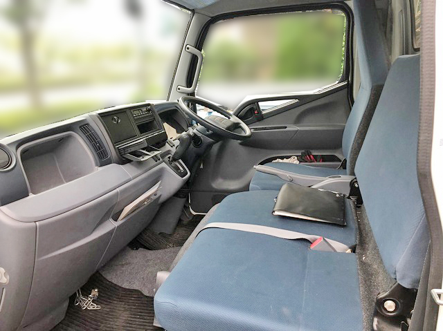 三菱ふそうキャンター平ボディ小型（2t・3t）[写真24]