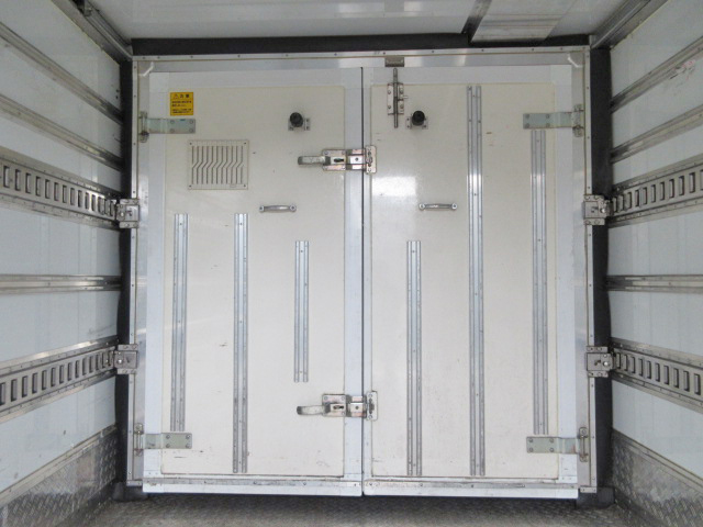 三菱ふそうキャンター冷凍車（冷蔵車）小型（2t・3t）[写真06]