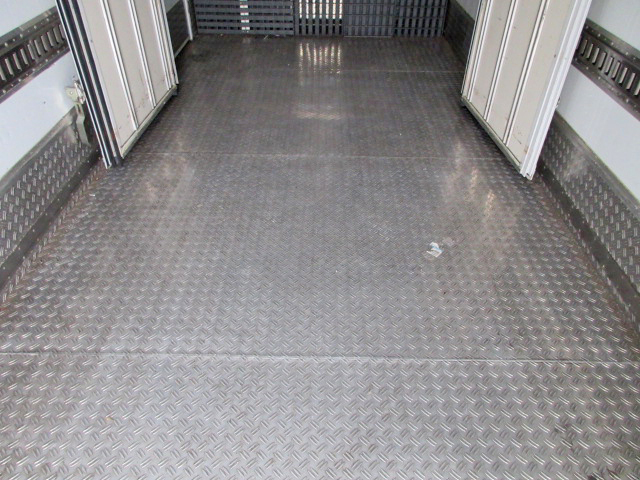 三菱ふそうキャンター冷凍車（冷蔵車）小型（2t・3t）[写真08]