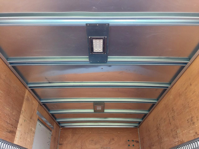 いすゞエルフアルミバン小型（2t・3t）[写真10]