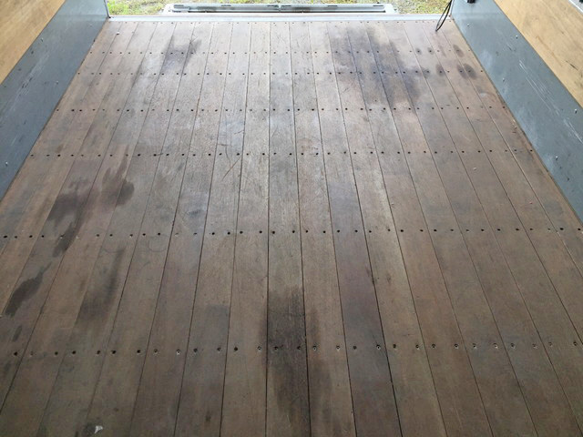 いすゞエルフアルミバン小型（2t・3t）[写真11]