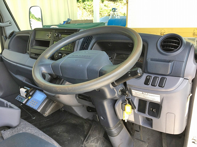 三菱ふそうキャンター冷凍車（冷蔵車）小型（2t・3t）[写真32]