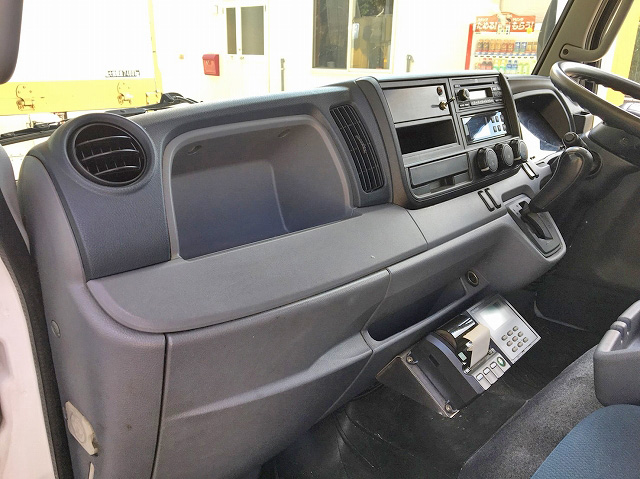 三菱ふそうキャンター冷凍車（冷蔵車）小型（2t・3t）[写真34]