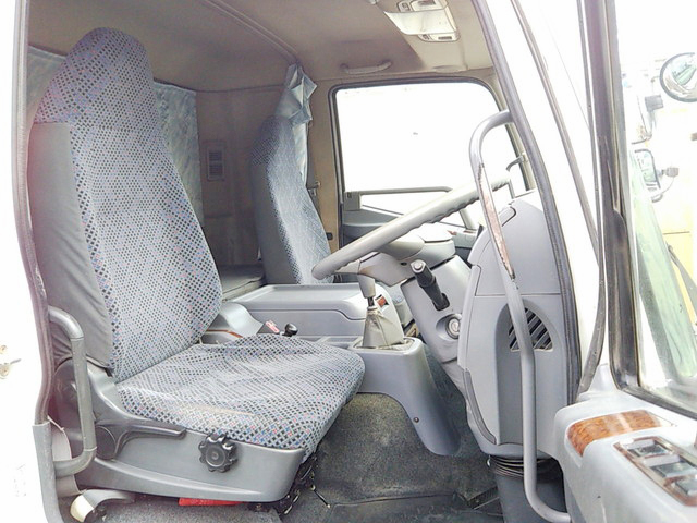 三菱ふそうファイタークレーン3段増トン（6t・8t）[写真30]