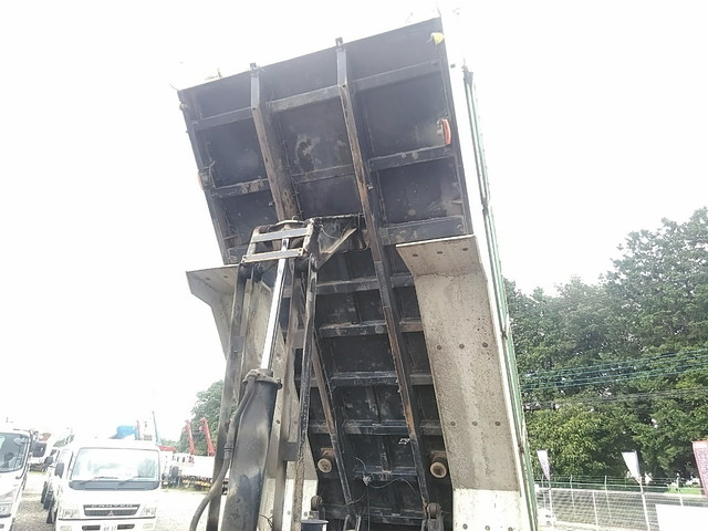 三菱ふそうスーパーグレートダンプ大型（10t）[写真11]