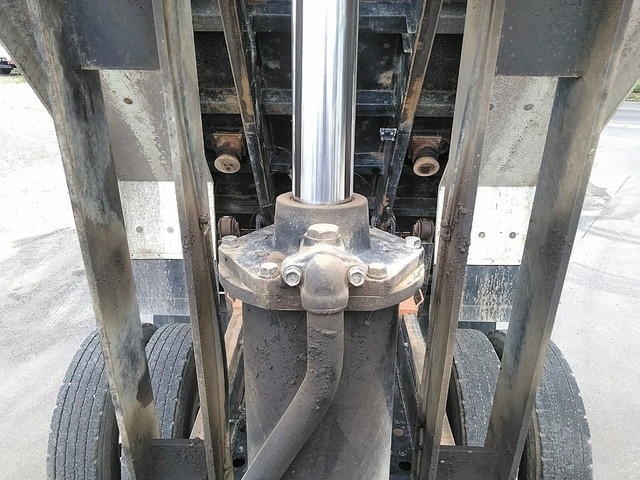 三菱ふそうスーパーグレートダンプ大型（10t）[写真12]