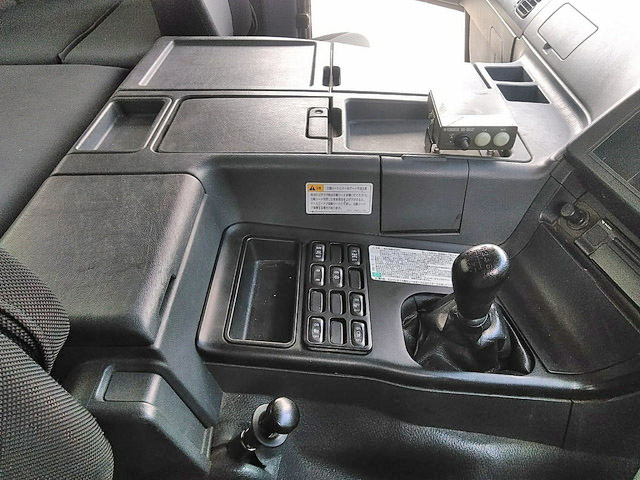 三菱ふそうスーパーグレートダンプ大型（10t）[写真38]