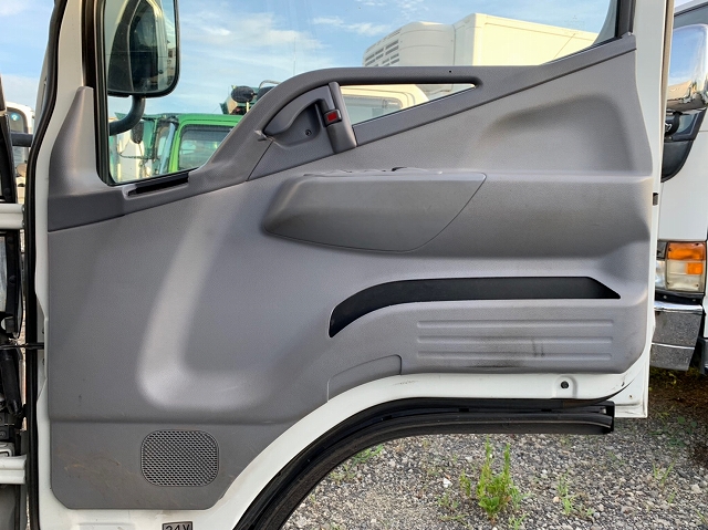 三菱ふそうキャンターアルミブロック小型（2t・3t）[写真26]