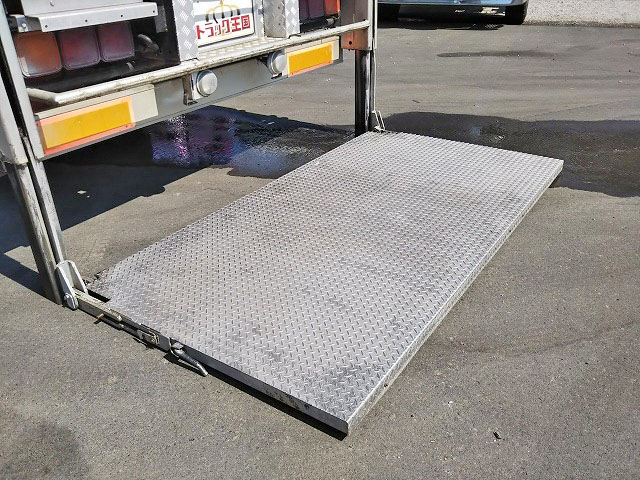 UDトラックスクオン家畜運搬車大型（10t）[写真11]