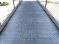 UDトラックスクオン家畜運搬車大型（10t）[写真15]