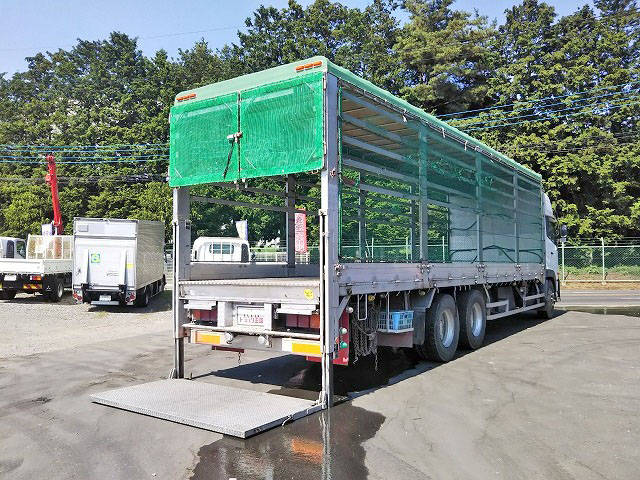 UDトラックスクオン家畜運搬車大型（10t）[写真02]