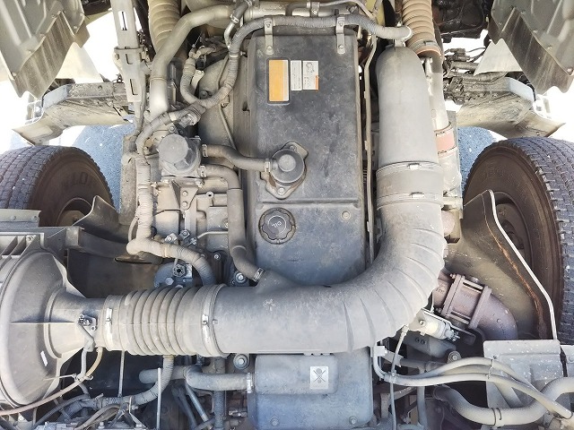 UDトラックスクオン家畜運搬車大型（10t）[写真26]