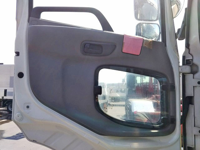 UDトラックスクオン家畜運搬車大型（10t）[写真28]