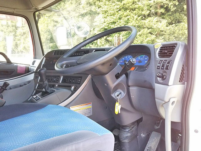 UDトラックスクオン家畜運搬車大型（10t）[写真31]